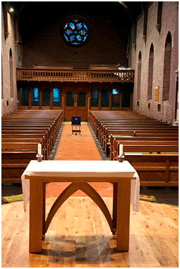 Nave altar